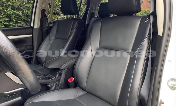 Buy Used Toyota Hilux White Car in Noumea in Sud Buy Used Toyota Hilux White Car in Noumea in Sud