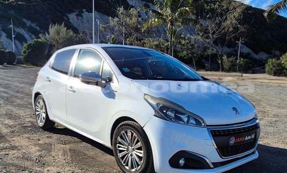 Buy Used Peugeot 208 White Car in Noumea in Sud Buy Used Peugeot 208 White Car in Noumea in Sud