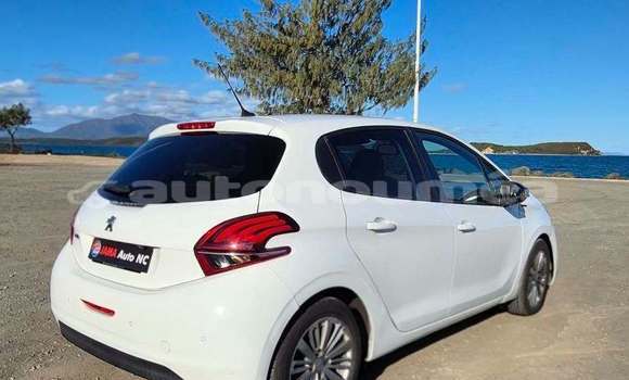 Buy Used Peugeot 208 White Car in Noumea in Sud Buy Used Peugeot 208 White Car in Noumea in Sud