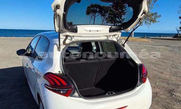 Buy Used Peugeot 208 White Car in Noumea in Sud Buy Used Peugeot 208 White Car in Noumea in Sud