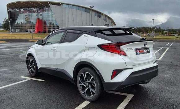 Acheter Occasion Voiture Toyota C-HR Blanc à Noumea, Sud Acheter Occasion Voiture Toyota C-HR Blanc à Noumea, Sud