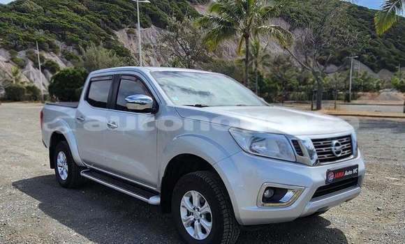 Buy Used Nissan NP 300 Silver Car in Noumea in Sud Buy Used Nissan NP 300 Silver Car in Noumea in Sud