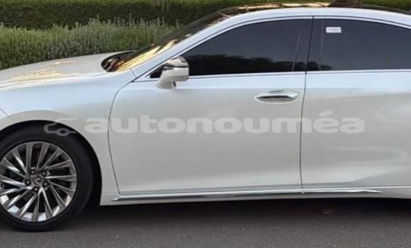 Buy Used Lexus ES White Car in Noumea in Sud Buy Used Lexus ES White Car in Noumea in Sud