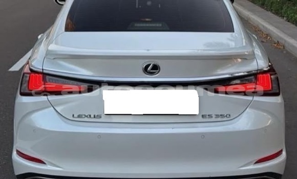 Buy Used Lexus ES White Car in Noumea in Sud Buy Used Lexus ES White Car in Noumea in Sud