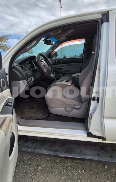 Big with watermark toyota tacoma sud noumea 5259