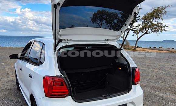 Acheter Occasion Voiture Volkswagen Polo Blanc à Noumea, Sud Acheter Occasion Voiture Volkswagen Polo Blanc à Noumea, Sud