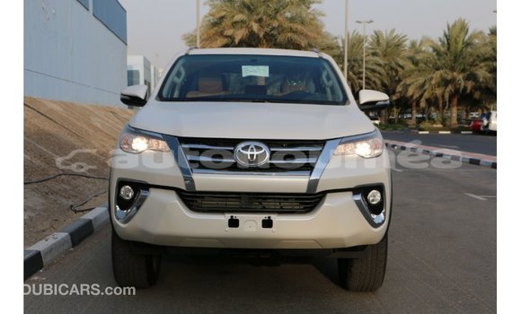 Acheter Import Voiture Toyota Fortuner Noir à Import - Dubai, Iles Acheter Import Voiture Toyota Fortuner Noir à Import - Dubai, Iles