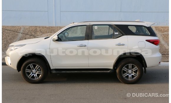 Acheter Import Voiture Toyota Fortuner Noir à Import - Dubai, Iles Acheter Import Voiture Toyota Fortuner Noir à Import - Dubai, Iles