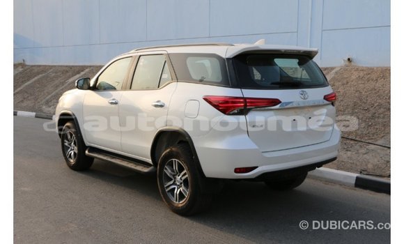 Acheter Import Voiture Toyota Fortuner Noir à Import - Dubai, Iles Acheter Import Voiture Toyota Fortuner Noir à Import - Dubai, Iles