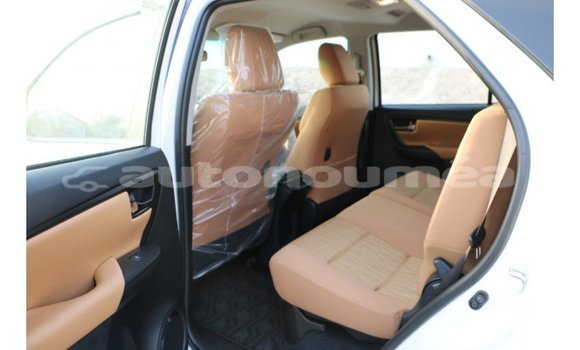 Acheter Import Voiture Toyota Fortuner Noir à Import - Dubai, Iles Acheter Import Voiture Toyota Fortuner Noir à Import - Dubai, Iles