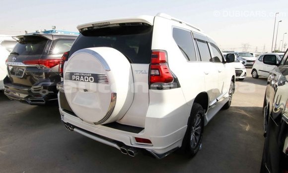 Acheter Import Voiture Toyota Prado Blanc à Import - Dubai, Iles Acheter Import Voiture Toyota Prado Blanc à Import - Dubai, Iles