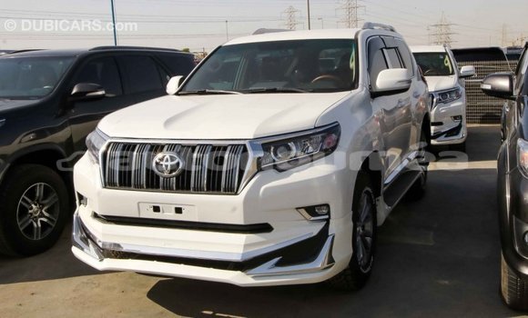 Acheter Import Voiture Toyota Prado Blanc à Import - Dubai, Iles Acheter Import Voiture Toyota Prado Blanc à Import - Dubai, Iles