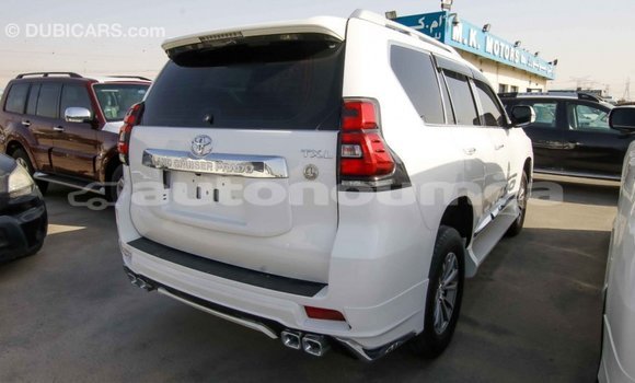 Acheter Import Voiture Toyota Prado Blanc à Import - Dubai, Iles Acheter Import Voiture Toyota Prado Blanc à Import - Dubai, Iles