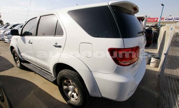 Acheter Import Voiture Toyota Fortuner Blanc à Import - Dubai, Iles Acheter Import Voiture Toyota Fortuner Blanc à Import - Dubai, Iles