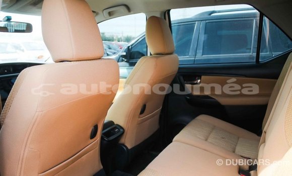 Acheter Import Voiture Toyota Fortuner Blanc à Import - Dubai, Iles Acheter Import Voiture Toyota Fortuner Blanc à Import - Dubai, Iles