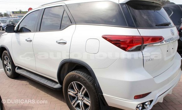 Acheter Import Voiture Toyota Fortuner Blanc à Import - Dubai, Iles Acheter Import Voiture Toyota Fortuner Blanc à Import - Dubai, Iles