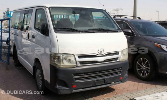 Acheter Import Voiture Toyota Hiace Blanc à Import - Dubai, Iles Acheter Import Voiture Toyota Hiace Blanc à Import - Dubai, Iles