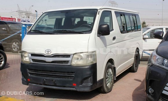 Acheter Import Voiture Toyota Hiace Blanc à Import - Dubai, Iles Acheter Import Voiture Toyota Hiace Blanc à Import - Dubai, Iles