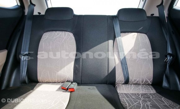 Buy Import Hyundai i10 White Car in Import - Dubai in Iles Buy Import Hyundai i10 White Car in Import - Dubai in Iles