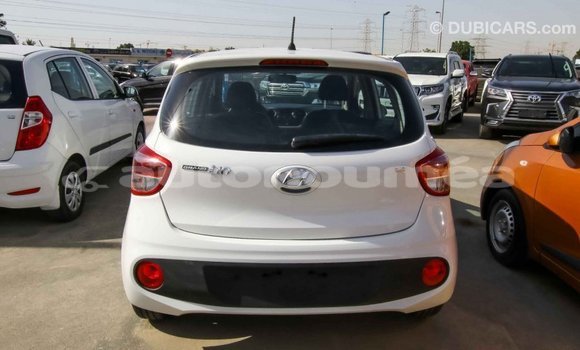 Buy Import Hyundai i10 White Car in Import - Dubai in Iles Buy Import Hyundai i10 White Car in Import - Dubai in Iles