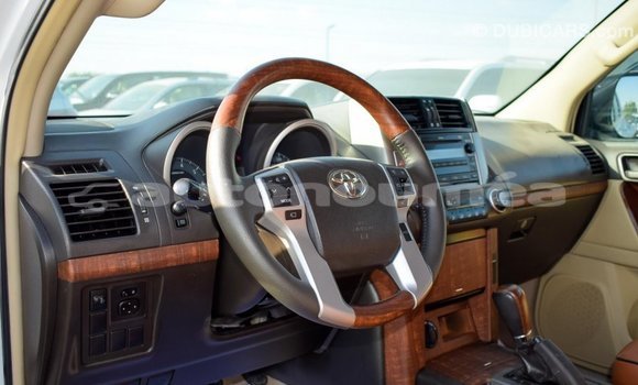 Acheter Import Voiture Toyota Prado Blanc à Import - Dubai, Iles Acheter Import Voiture Toyota Prado Blanc à Import - Dubai, Iles