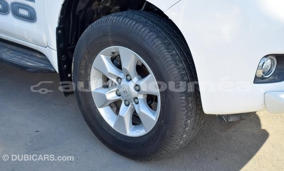 Acheter Import Voiture Toyota Prado Blanc à Import - Dubai, Iles Acheter Import Voiture Toyota Prado Blanc à Import - Dubai, Iles
