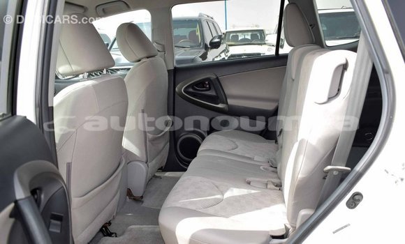 Acheter Import Utilitaire Toyota HiAce Blanc à Import - Dubai, Iles Acheter Import Utilitaire Toyota HiAce Blanc à Import - Dubai, Iles