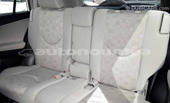 Acheter Import Utilitaire Toyota HiAce Blanc à Import - Dubai, Iles Acheter Import Utilitaire Toyota HiAce Blanc à Import - Dubai, Iles
