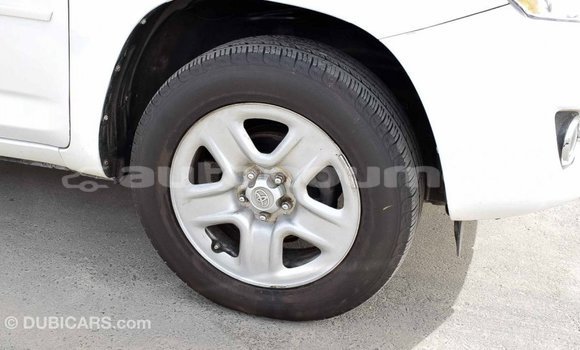 Acheter Import Utilitaire Toyota HiAce Blanc à Import - Dubai, Iles Acheter Import Utilitaire Toyota HiAce Blanc à Import - Dubai, Iles