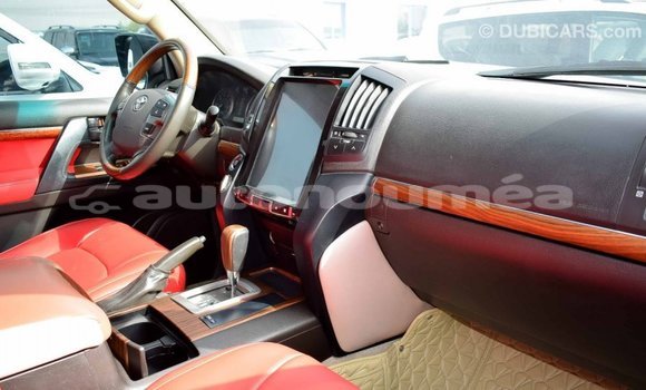 Acheter Import Voiture Toyota Land Cruiser Noir à Import - Dubai, Iles Acheter Import Voiture Toyota Land Cruiser Noir à Import - Dubai, Iles