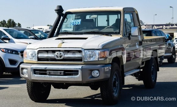 Buy Import Toyota Land Cruiser Beige Car in Import - Dubai in Iles Buy Import Toyota Land Cruiser Beige Car in Import - Dubai in Iles