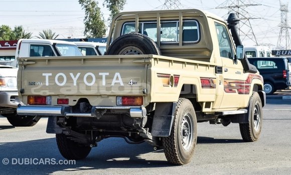 Buy Import Toyota Land Cruiser Beige Car in Import - Dubai in Iles Buy Import Toyota Land Cruiser Beige Car in Import - Dubai in Iles