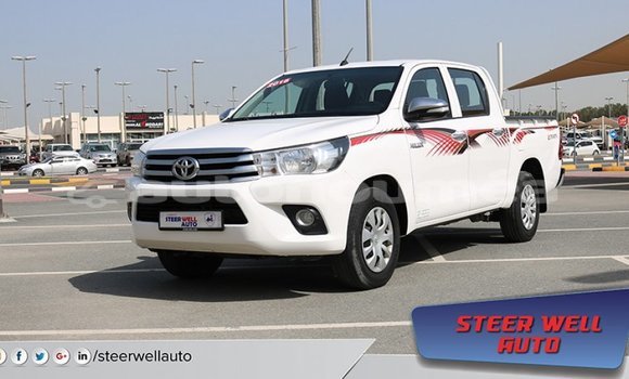 Acheter Import Voiture Toyota Hilux Blanc à Import - Dubai, Iles Acheter Import Voiture Toyota Hilux Blanc à Import - Dubai, Iles