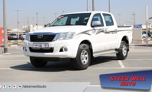 Acheter Import Voiture Toyota Hilux Blanc à Import - Dubai, Iles Acheter Import Voiture Toyota Hilux Blanc à Import - Dubai, Iles