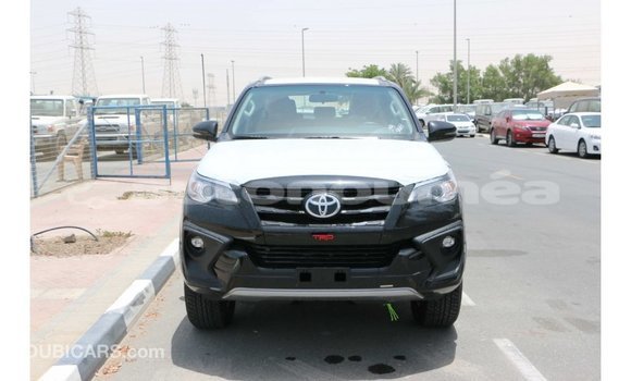Acheter Import Voiture Toyota Fortuner Noir à Import - Dubai, Iles Acheter Import Voiture Toyota Fortuner Noir à Import - Dubai, Iles