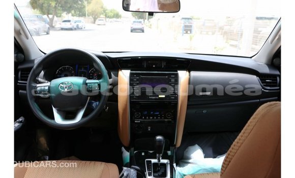 Acheter Import Voiture Toyota Fortuner Noir à Import - Dubai, Iles Acheter Import Voiture Toyota Fortuner Noir à Import - Dubai, Iles