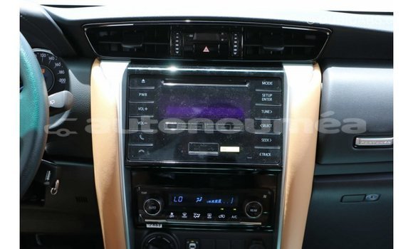 Acheter Import Voiture Toyota Fortuner Noir à Import - Dubai, Iles Acheter Import Voiture Toyota Fortuner Noir à Import - Dubai, Iles