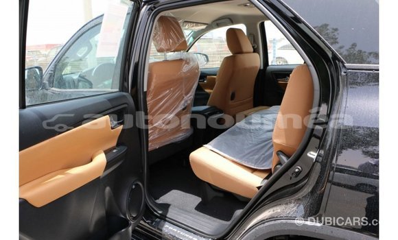 Acheter Import Voiture Toyota Fortuner Noir à Import - Dubai, Iles Acheter Import Voiture Toyota Fortuner Noir à Import - Dubai, Iles