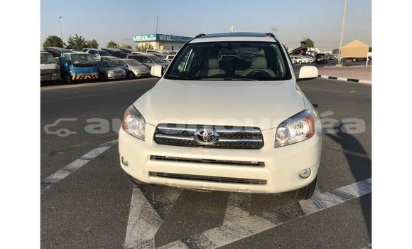 Acheter Import Utilitaire Toyota HiAce Blanc à Import - Dubai, Iles Acheter Import Utilitaire Toyota HiAce Blanc à Import - Dubai, Iles