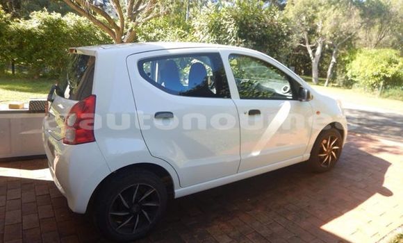 Buy Used Suzuki Alto White Car in Noumea in Sud