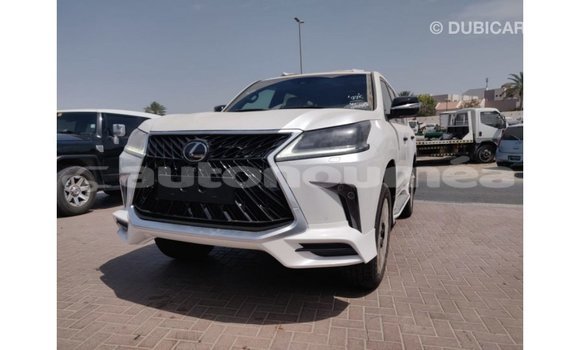 Acheter Import Voiture Lexus LX Blanc à Import - Dubai, Iles Acheter Import Voiture Lexus LX Blanc à Import - Dubai, Iles