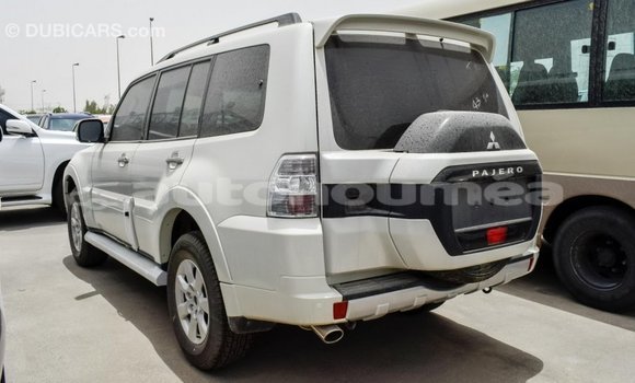 Acheter Import Voiture Mitsubishi Pajero Blanc à Import - Dubai, Iles Acheter Import Voiture Mitsubishi Pajero Blanc à Import - Dubai, Iles