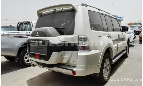Acheter Import Voiture Mitsubishi Pajero Blanc à Import - Dubai, Iles Acheter Import Voiture Mitsubishi Pajero Blanc à Import - Dubai, Iles