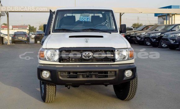 Acheter Import Voiture Toyota Land Cruiser Blanc à Import - Dubai, Iles Acheter Import Voiture Toyota Land Cruiser Blanc à Import - Dubai, Iles