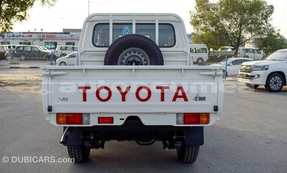 Acheter Import Voiture Toyota Land Cruiser Blanc à Import - Dubai, Iles Acheter Import Voiture Toyota Land Cruiser Blanc à Import - Dubai, Iles
