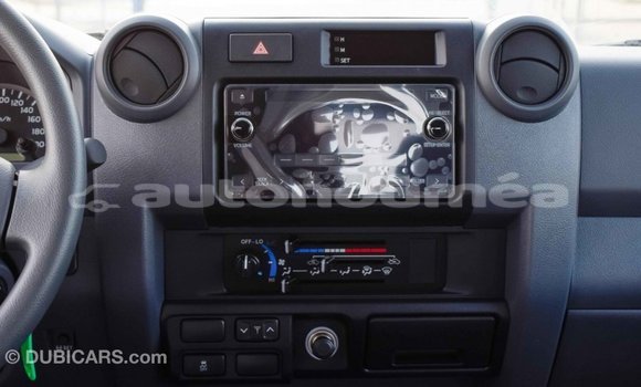 Acheter Import Voiture Toyota Land Cruiser Blanc à Import - Dubai, Iles Acheter Import Voiture Toyota Land Cruiser Blanc à Import - Dubai, Iles