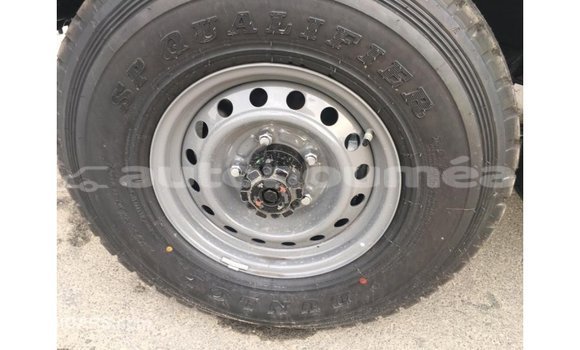 Acheter Import Voiture Toyota Land Cruiser Blanc à Import - Dubai, Iles Acheter Import Voiture Toyota Land Cruiser Blanc à Import - Dubai, Iles