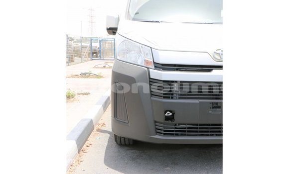 Acheter Import Voiture Toyota Hiace Blanc à Import - Dubai, Iles Acheter Import Voiture Toyota Hiace Blanc à Import - Dubai, Iles