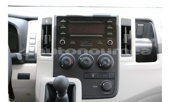 Acheter Import Voiture Toyota Hiace Blanc à Import - Dubai, Iles Acheter Import Voiture Toyota Hiace Blanc à Import - Dubai, Iles