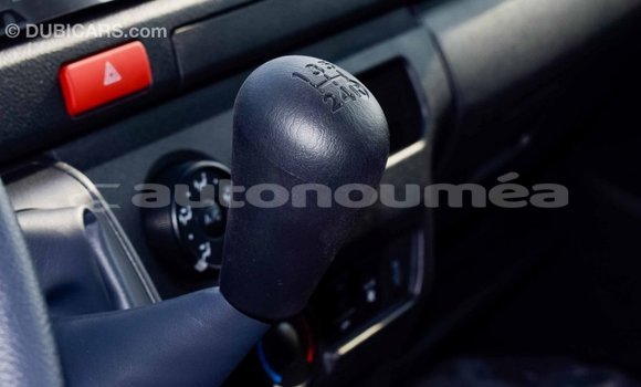 Buy Import Toyota Hiace White Car in Import - Dubai in Iles Buy Import Toyota Hiace White Car in Import - Dubai in Iles